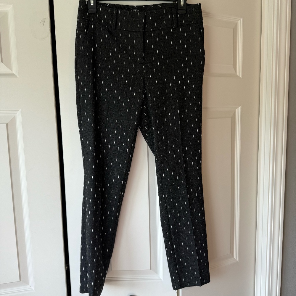 Women's Loft size 0 skinny fit dress pants, black
